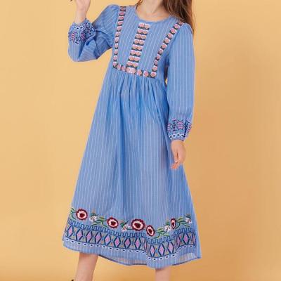 China All Front Embroidery Fashion Girl Abaya 2020 Little Girl Cotton Blend Kids Muslim Abaya Set Dubai for sale