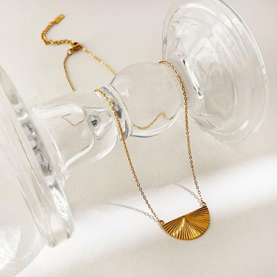 China Fan Textured Shaped Pendant Necklace N0146 Wholesale Elegant Tasty Stainless Steel Necklaces For Women Fan Textured Shaped Pendant Necklace Trendy Chic Jewelry for sale