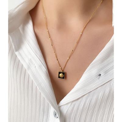 China Trendy Tasty Square Black Acrylic Thin Necklace Stainless Steel Chain Seashell Pendant Necklaces Square Black Acrylic Seashell Pendant Necklaces For Women Jewelry for sale