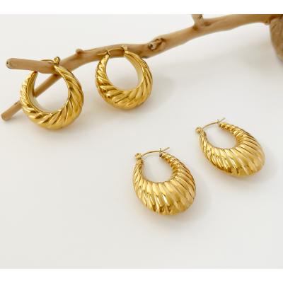 China Chunky Crescent Twisted Circle Earring E0364 18k Gold Plated Crescent Twisted Chunky Circle Earring For Women Large Oval Round Textured Thick Huggie Earrings for sale