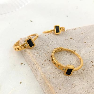 China Thin Ring Irregular Minimalist Rings 18K Gold Plated Shell Ring Black Geometric Rectangle Thin Link Chain Ring 18K Gold Plated Titanium Steel Black Shell Ring for sale