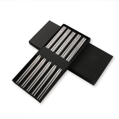 China Sustainable Reusable Round Metal Chopsticks Stainless Steel Chopsticks With Gift Box for sale