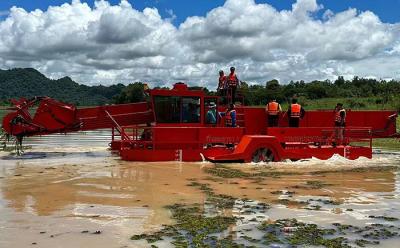 中国 10立方メートルの容量 湖の雑草刈り機は,収集と川の水植物を清掃するために使用されます 販売のため