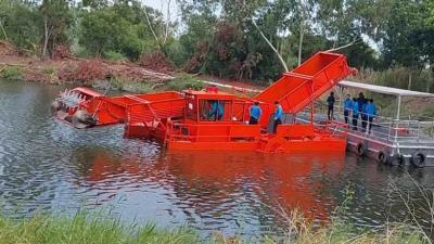 China Diesel Powered Water Hyacinth Harvester With Enclosed Cabin 15.5mx6.52x3 M for sale