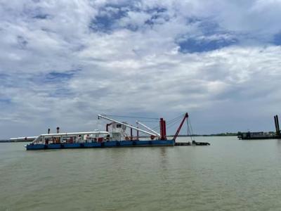 China Anpassungsfähiges Baggergefäß Rot Farbe für die Wasseraufbereitung und den Bau zu verkaufen