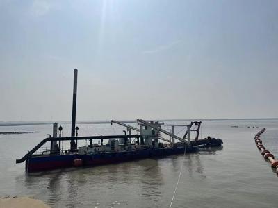 China The design length of the mud dredging boat which with a red color is 20 meters zu verkaufen