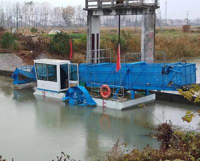 China 70kw power Aquatic Weed Harvester is mainly used to collect water plants on the water zu verkaufen