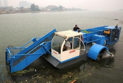 中国 8 cubic capacity Of Lake Weed Cutter Machine For River Waterweed Reed Harvester 販売のため