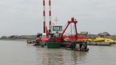 中国 1.7m Cutter Head 1400 cbm/h Cutter suction sand dredger with Anchoring Boom and Spud Carriage Sand or Mud Dredging 販売のため