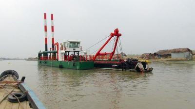 China Sand Suction 26 inch Cutter Suction Sand Dredger for Port Dredging depth 15 meters underwater en venta