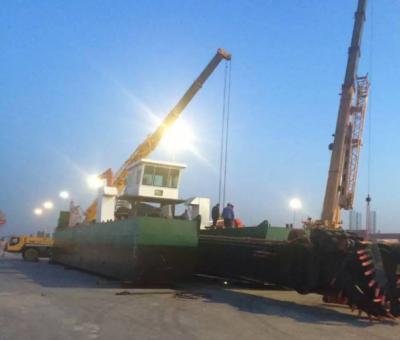 中国 600 mm 24 inch Hydraulic Cutter Suction Dredger Equipment For Sand Or Mud Dredging 販売のため