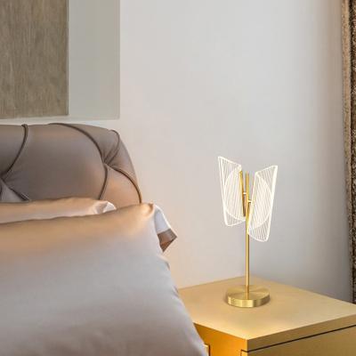 China New Modern Style Luxury Metal Night Light Table Lamp for sale