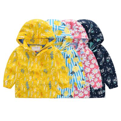 China El nuevo diseño embroma desgaste impermeable de la ropa de la primavera de la chaqueta con capucha al aire libre de las muchachas del impermeable de la PU en venta