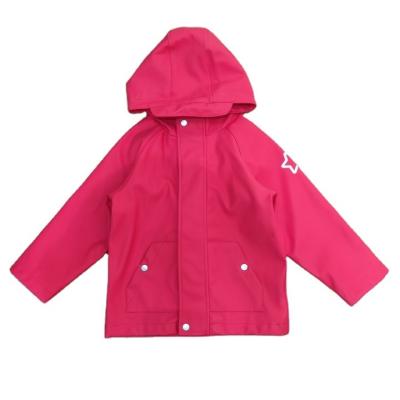 China El nuevo diseño embroma desgaste impermeable de la ropa de la primavera de la chaqueta con capucha al aire libre de las muchachas del impermeable de la PU en venta