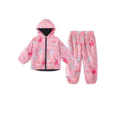 China sistemas del engranaje de la lluvia para la chaqueta con capucha impresa llena de los niños con el equipo impermeable funcional del pantalón de la lluvia para los niños en venta