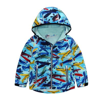 Chine Les garçons d'enfants de personnalisation d'OEM et les enfants de veste de softshell tissés par filles utilise la veste faite sur commande globale de pluie de softshell imperméable à vendre