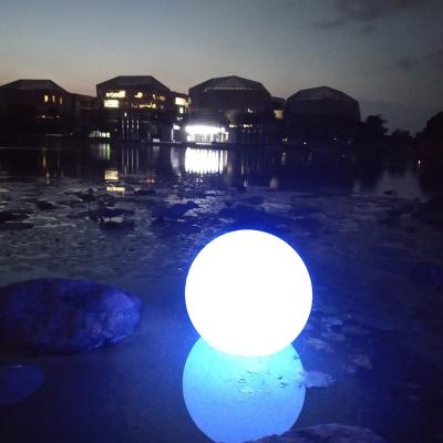 China 35CM LED Solar Floating Garden Ball Garden Lawn Decoration Light Pool Outdoor Waterproof Snow Color Snow Globe for sale