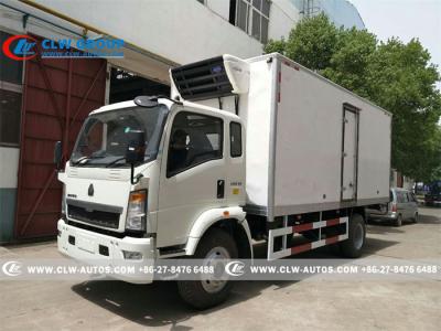 中国 LHD RHD Sinotruk HOWO 4X2 5TはヴァンTruckを冷やした 販売のため