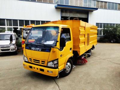 Cina Camion di lavaggio della strada della strada di ISUZU 4*2, autocisterna di pulizia con 4cbm la polvere dell'acqua 5cbm in vendita