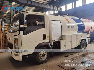 China Sinotruk Howo 2MT 5000L LPG Bobtail Tanker Truck for sale