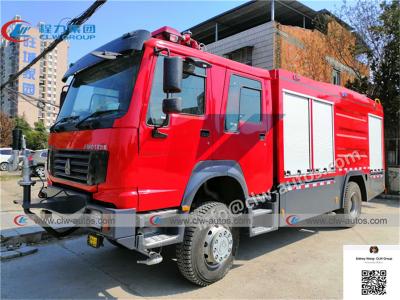 Cina Camion fuori strada dell'autopompa antincendio di SINOTRUK HOWO 4x4 con 4000 - carro armato della schiuma dell'acqua 6000L  in vendita