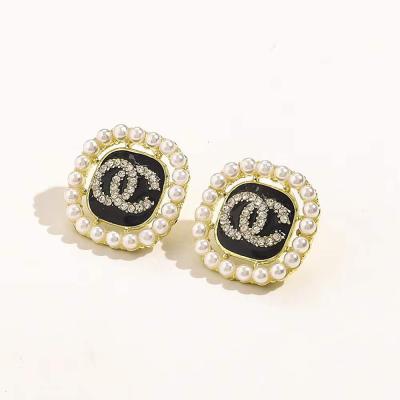 China Vintage Women's Vintage Jewelry Ear Studs With Pearl Tassels Designer Ear Studs With Brand Letters for sale