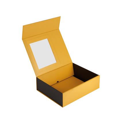 China Recyclable Unique Design Custom Window Show Packaging Rigid Cardboard Folding Magnetic Closing Gift Box for sale