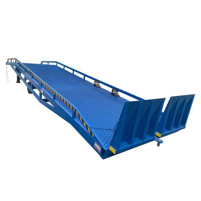 中国 Warehouse Adjustable Container Ramp Hydraulic Mobile Loading Dock Ramp For Forklift Truck 販売のため