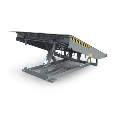 中国 10000Kg Adjustable Hydraulic Mobile Yard Ramp For Forklift Truck 販売のため