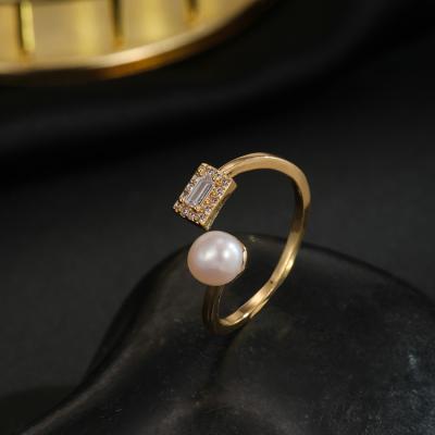 China FASHIONABLE Style Light Luxury Simple 18k Gold Plated Natural Freshwater Pearl Ring Classic Diamond Ladies Ring for sale