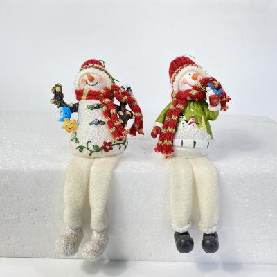 China China Small Crafts Figurine Christmas Snowman Fiberglass Resin Christmas Decoration Artificial Ornament for sale