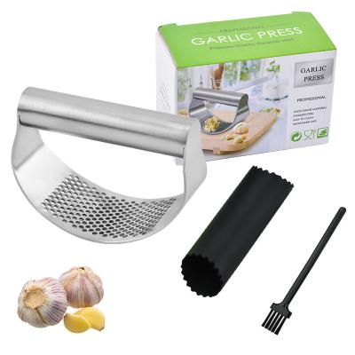 China Hot Selling Multifunctional Home Kitchen Amazon Kitchen Tools Stainless Steel Garlic Press Dipper with Silicone Peeler and Cleaning Brush for sale