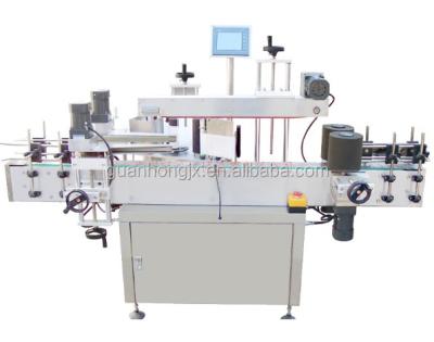 China Máquina de etiquetado asequible y precisa para botellas cuadradas Especificación del producto alimenticio en venta