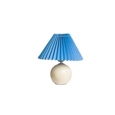 China Modern Vintage Pleated Korean Ceramic Desk Lamp Girl INS Hotel Home Living Room Decoration Bedroom Bedside Lamp for sale