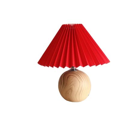 China Modern Vintage Korean Girls' Home Stay At Home Central Institute of Statistics Creative Pleated Decorative Ceramic Bedside Table Lamp Bedroom Table Lamp for sale