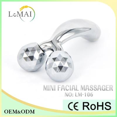 China Mini Massager del rodillo de la cara de la belleza de la forma de Y con la galjanoplastia de cromo 100*54*38m m en venta