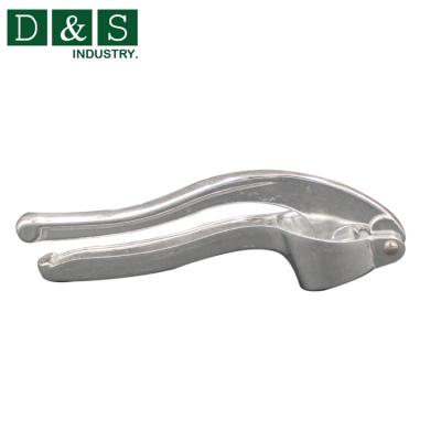 China Durable High Quality Durable Zinc Alloy Garlic Press Garlic Peeler Anti-Slip Handle Crush Viable for sale