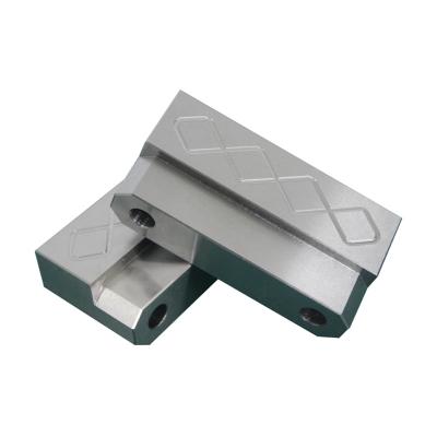 China Steel Factory Outlet Buckle Base Wear Plate Mold Material Standard Steel Parts With Graphite for sale