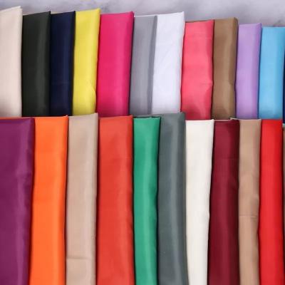 China 150D/144F Nylon Polyester Waterproof Fabric 68x68 Density 58/60 with 4-5 Abrasion Resistance zu verkaufen