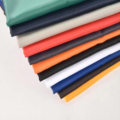 China Waterproof Nylon Polyester Fabric 68x68 Density Solid Pattern Breathable 7.5-8.5 Oz/yd2 for sale