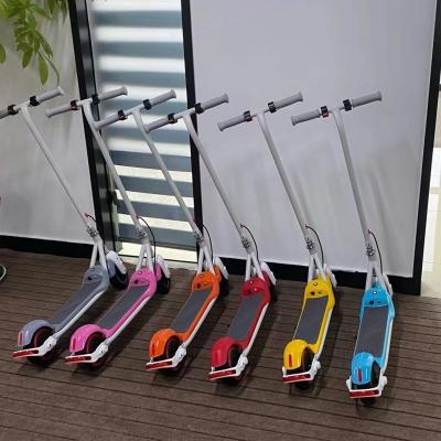 China 8-12 Jahre alt Kind E-Scooter Schub-Scooter Elektrische Weihnachtsgeschenk Kinder Skateboard zu verkaufen