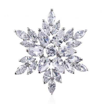 China Beautiful Fashion Jewelry Silver Plated Rhinestone Crystal Brooch Pin For Woman for sale