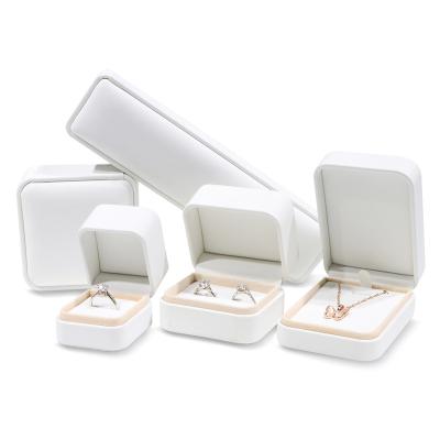 China Custom Hot Selling PU White Leather Expensive Jewelery Box Expensive Jewelry Box For Women Jewelry Packaging for sale