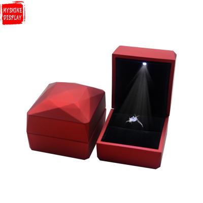 China Creative Eco-friendly Diamond Face Painting Led Light Weight Jewelry Box Ring Necklace Earring Box Jewelry Packaging Box for sale