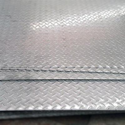 China Flange Plate 4x4 Metal Plate Zinc Coated Checker Sheet 2mm Hot Dip Galvanized Steel Plate Diamond Checkered Plate for sale