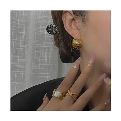 China Hyperbole Sell Exaggerated Exaggerated Wide Overflowed Earrings Exquisite Craftsmanship Round Trend 18k Gold Plated Package Earrings for sale