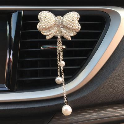 China New Blingbling Diamond Butterfly Pendant Vent Clips China-chic Car Air Fresheners Crystal Car Air Conditioning Outlet Diffuser Custom for sale