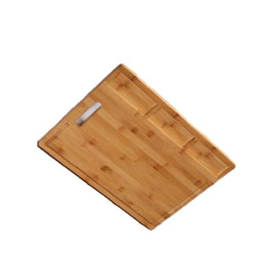 China Sustainable Handmade Kitchen Bamboo Cutting Board With Handle for sale