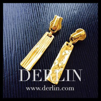 China Special Shiny Gold Design Metal Zipper Slider Puller Nickel Free for sale