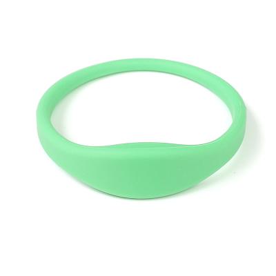 China MINI TAG waterproof rfid silicone wristband for fitness center or pool cabinet lock or sauna for sale